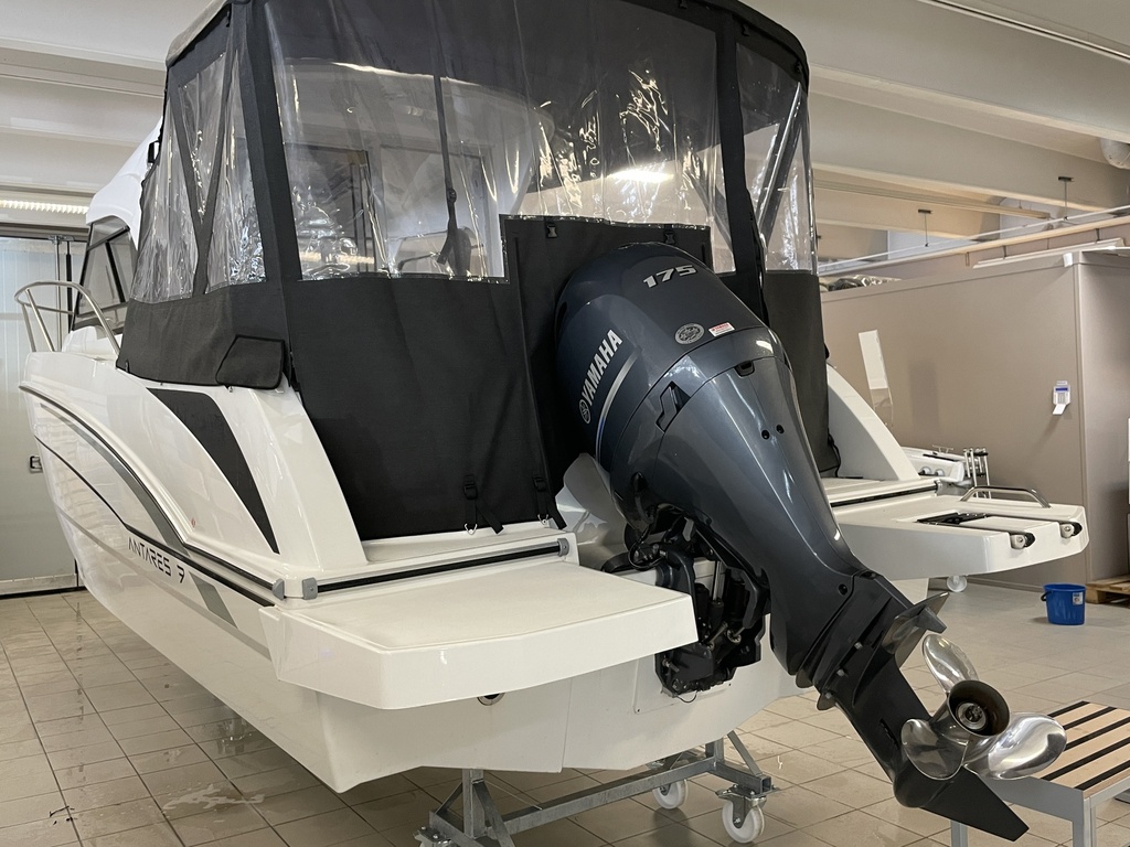 Benetau Antares 7 + Yamaha F175