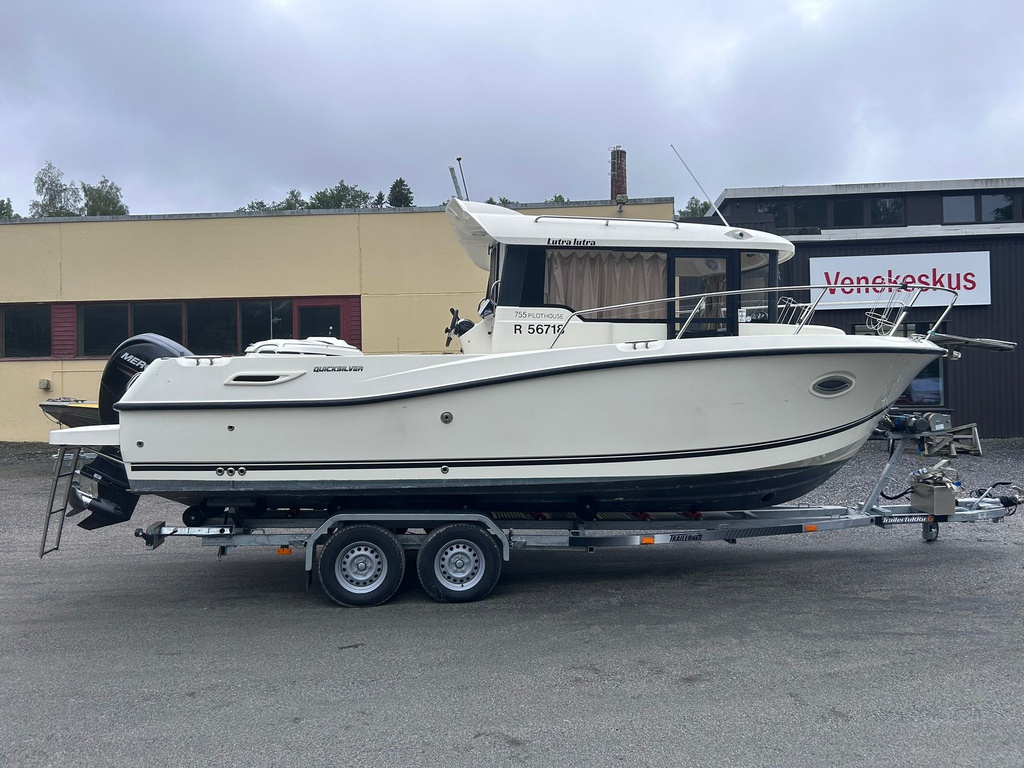 Quicksilver 755 Pilothouse + Mercury F150