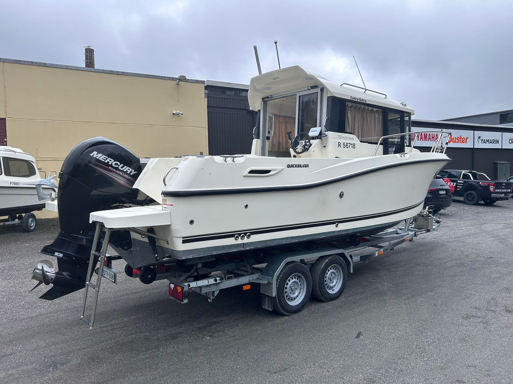 Quicksilver 755 Pilothouse + Mercury F150