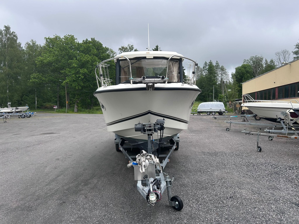 Quicksilver 755 Pilothouse + Mercury F150