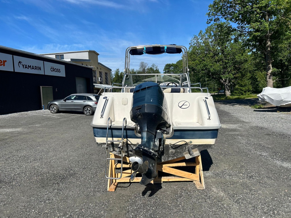 Aquador 21WA + Evinrude 200