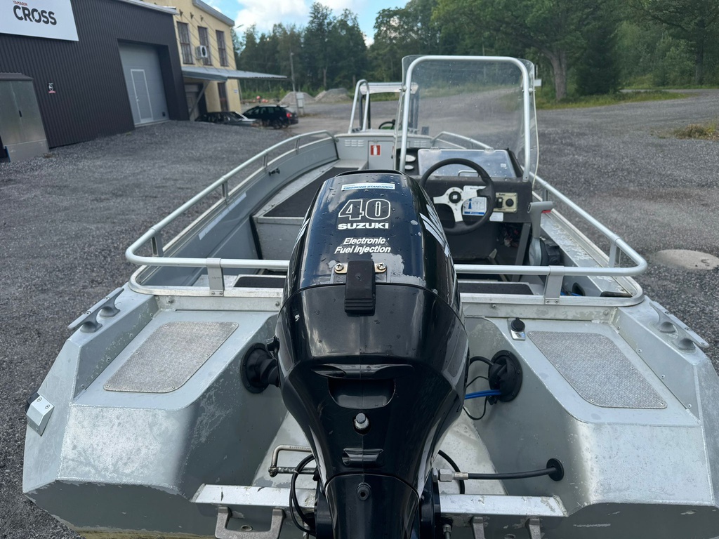 Buster M + Suzuki DF 40