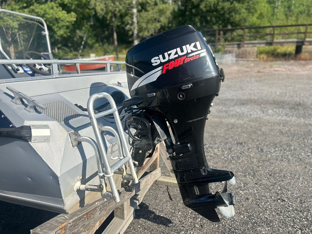 Buster L2 + Suzuki DF50