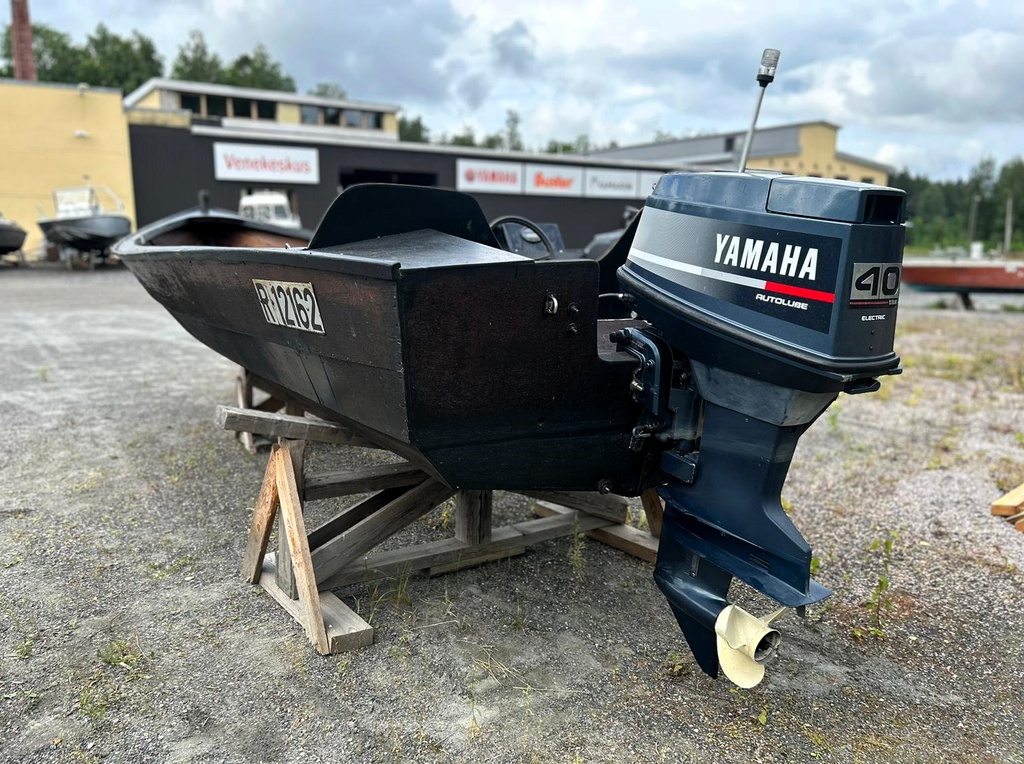 Tjärad pulpetbåt + Yamaha 40hv 2T