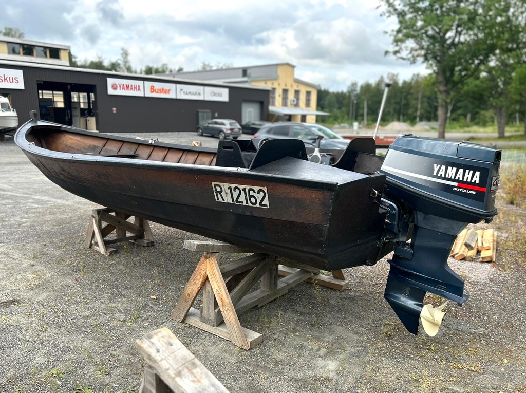 Tjärad pulpetbåt + Yamaha 40hv 2T