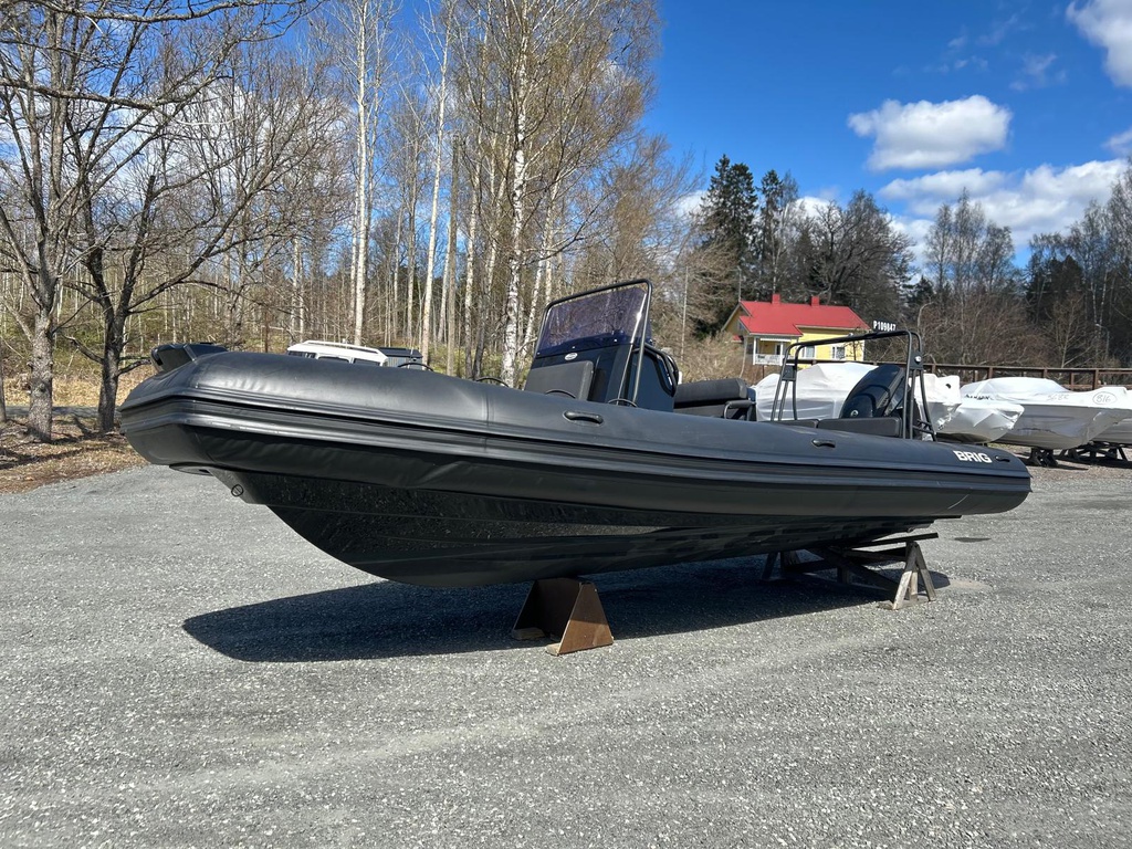 Brig Navigator 700 + Evinrude E-TEC 200