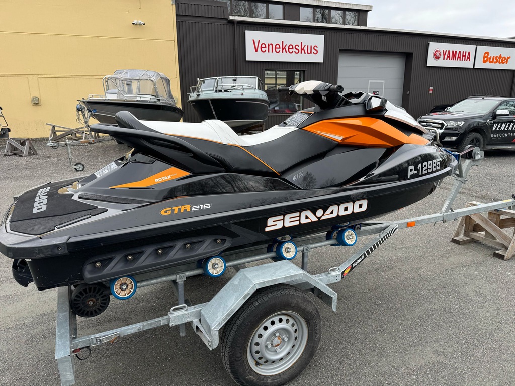Sea-Doo GTR215 - P12985 + Majava DDG-568