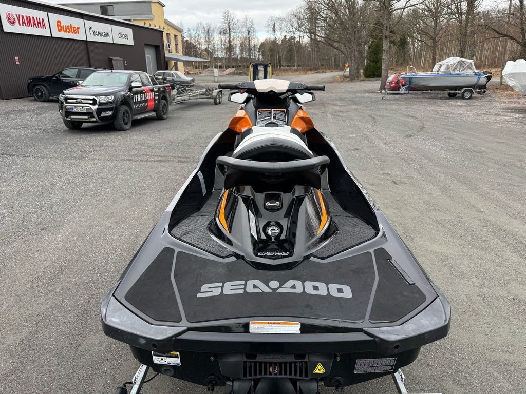 Sea-Doo GTR215 - P12985 + Majava DDG-568
