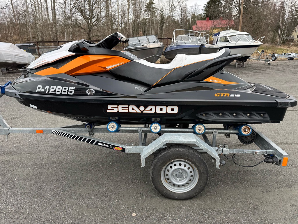 Sea-Doo GTR215 - P12985 + Majava DDG-568