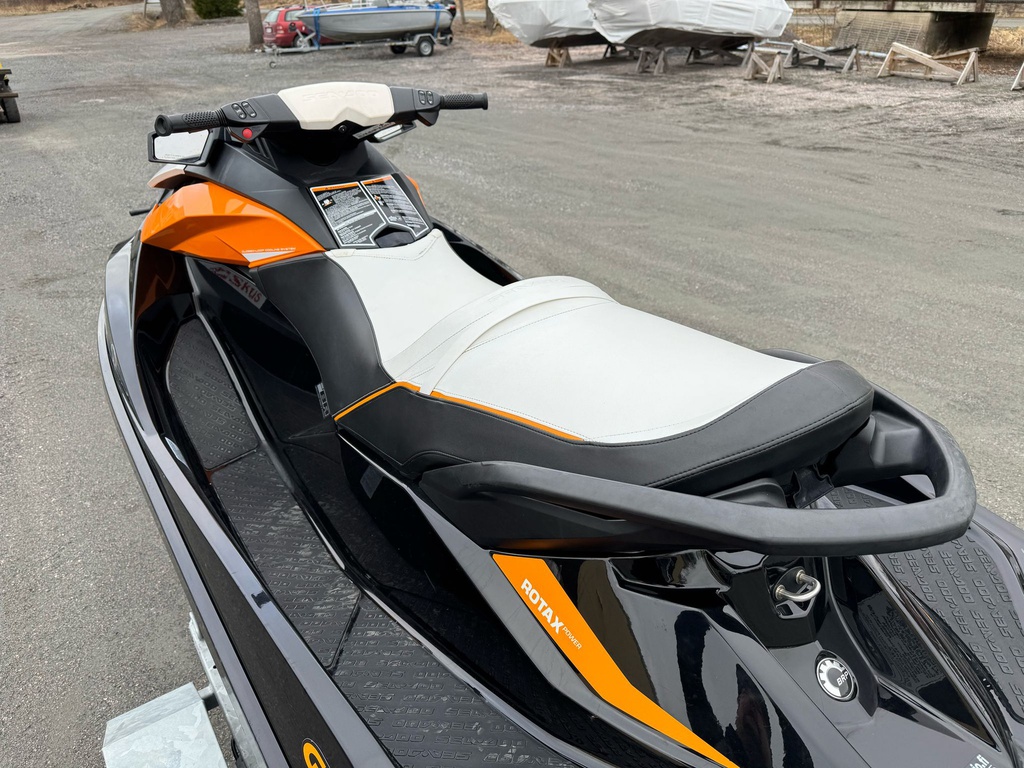 Sea-Doo GTR215 - P12985 + Majava DDG-568
