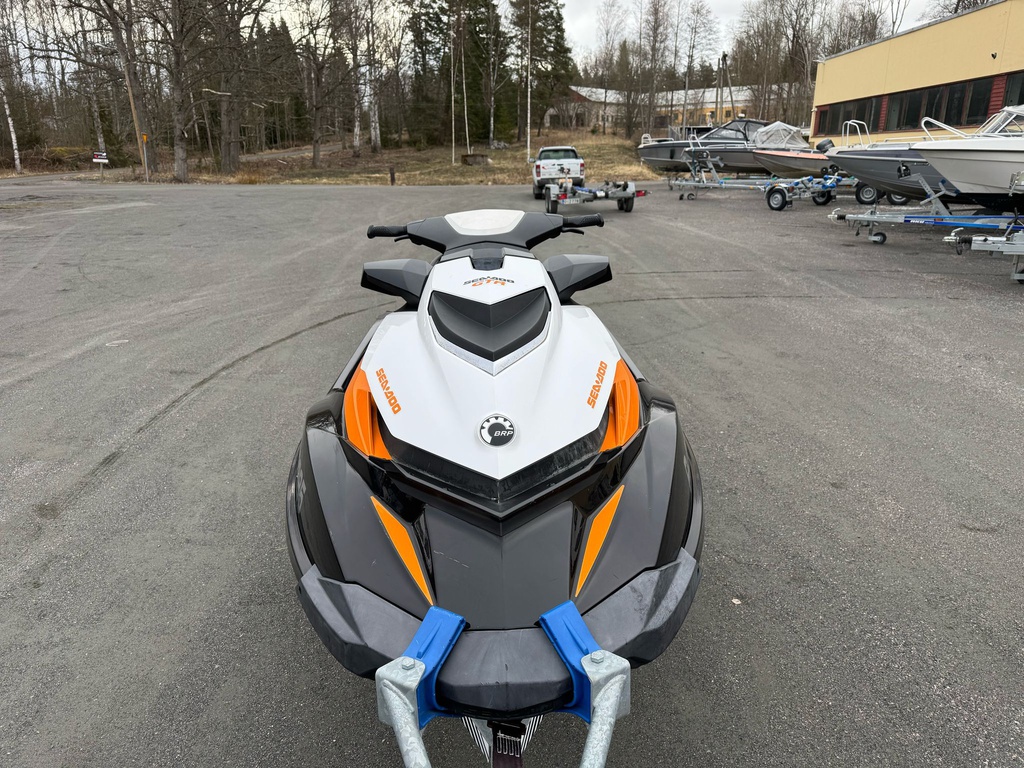 Sea-Doo GTR215 - P12985 + Majava DDG-568