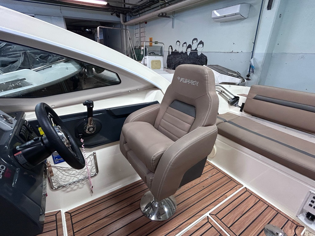Flipper 640 ST + Mercury F150