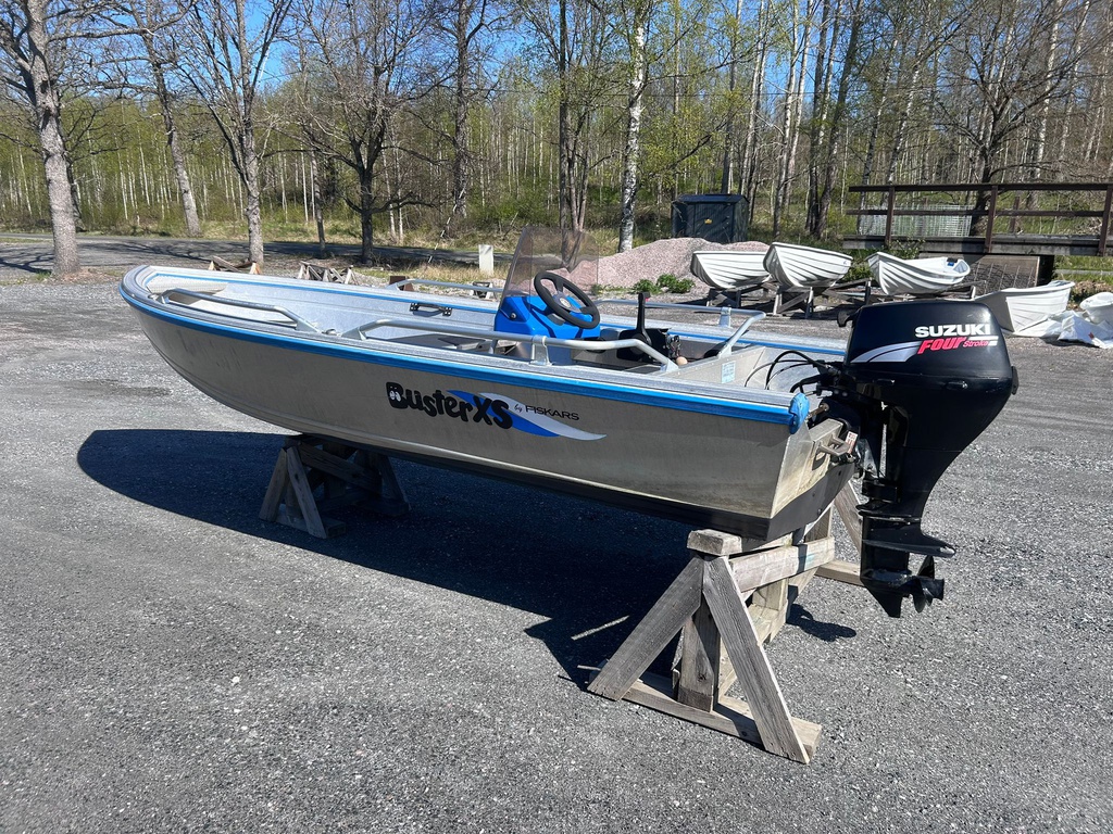 Buster XSr + Suzuki DF15