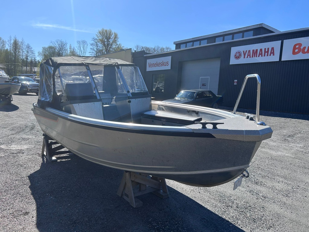 Buster M2 + Yamaha F40