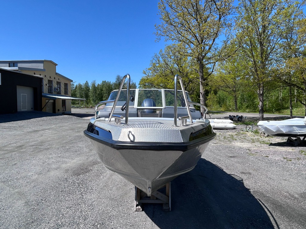Buster XXL + Yamaha F150 