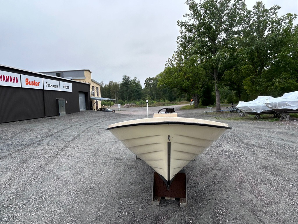 Rönnqvist 16 + Yamaha F30