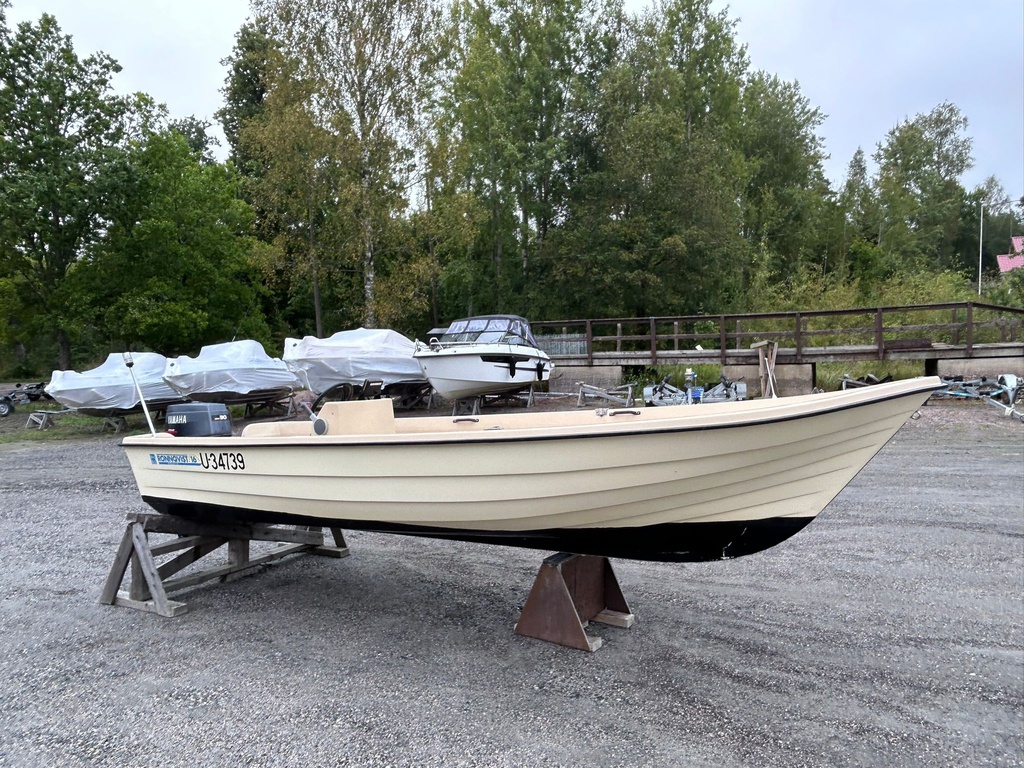 Rönnqvist 16 + Yamaha F30