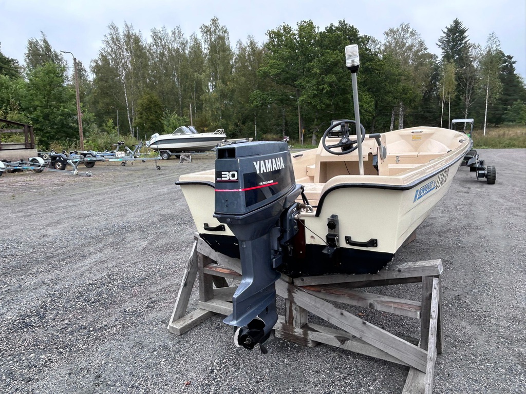 Rönnqvist 16 + Yamaha F30