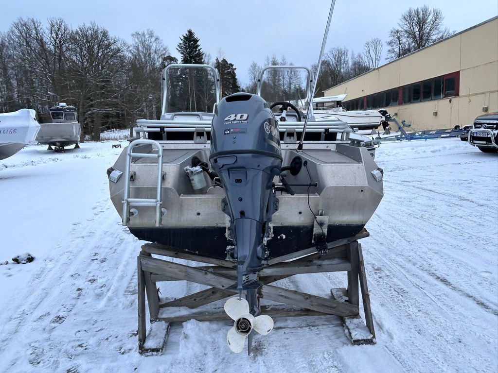 Buster M2 + Yamaha F40