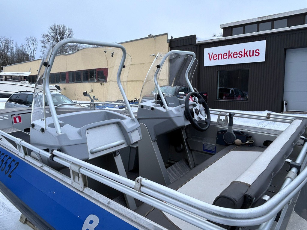 Buster M2 + Yamaha F40