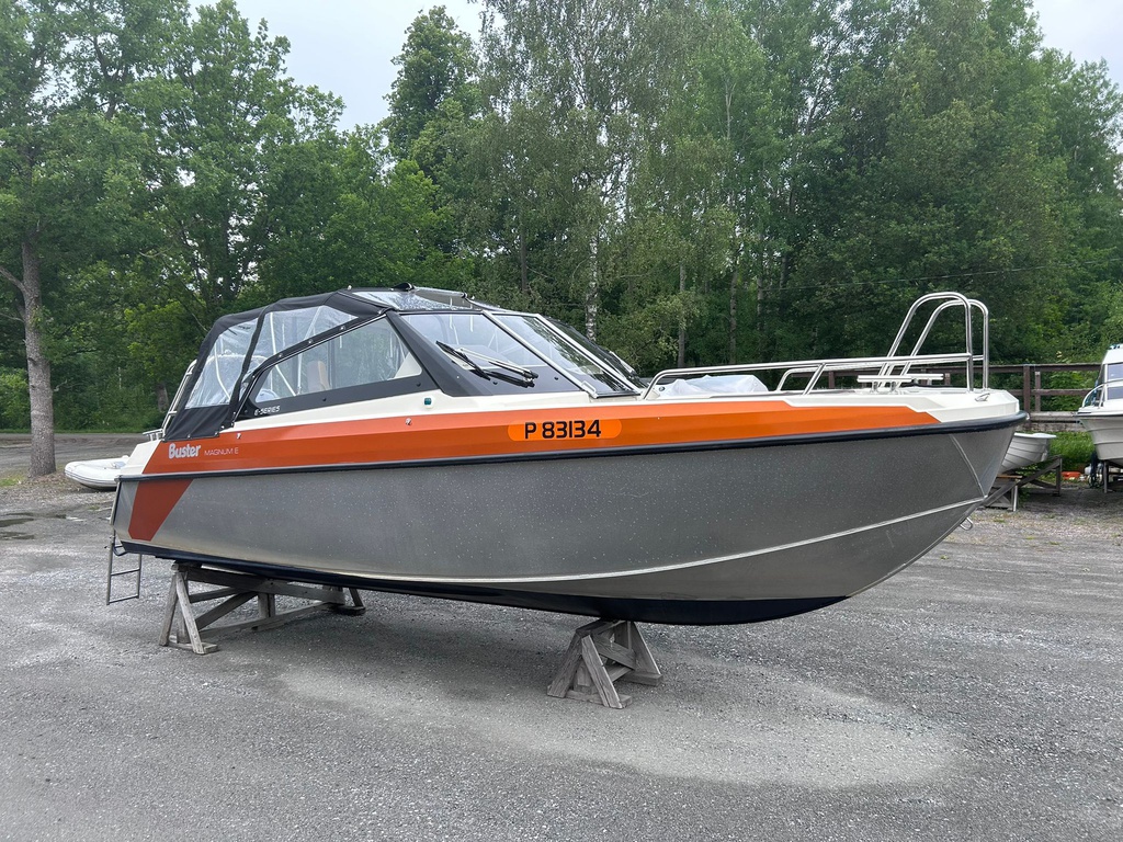 Buster Magnum E + Yamaha F225