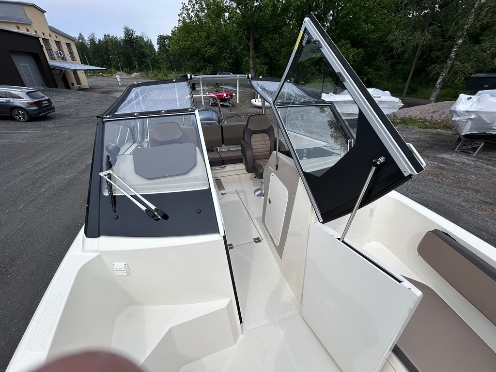 Buster Magnum E + Yamaha F225