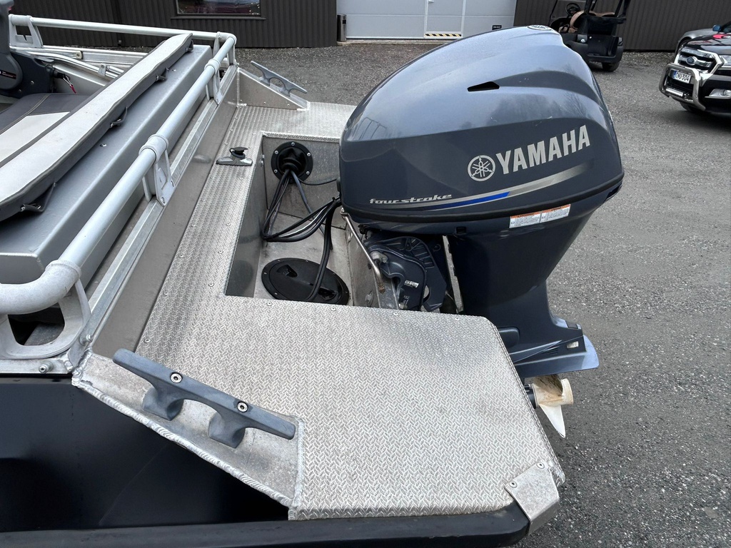 Buster M2 + Yamaha F40