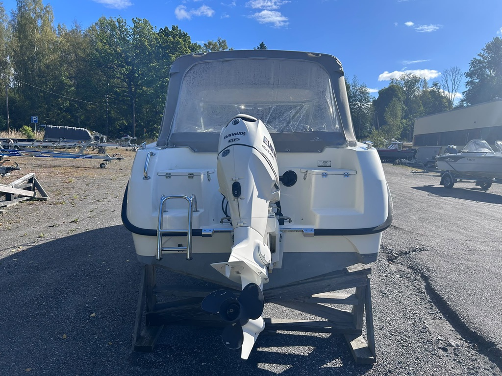 AMT 185HT + Evinrude E-TEC 90