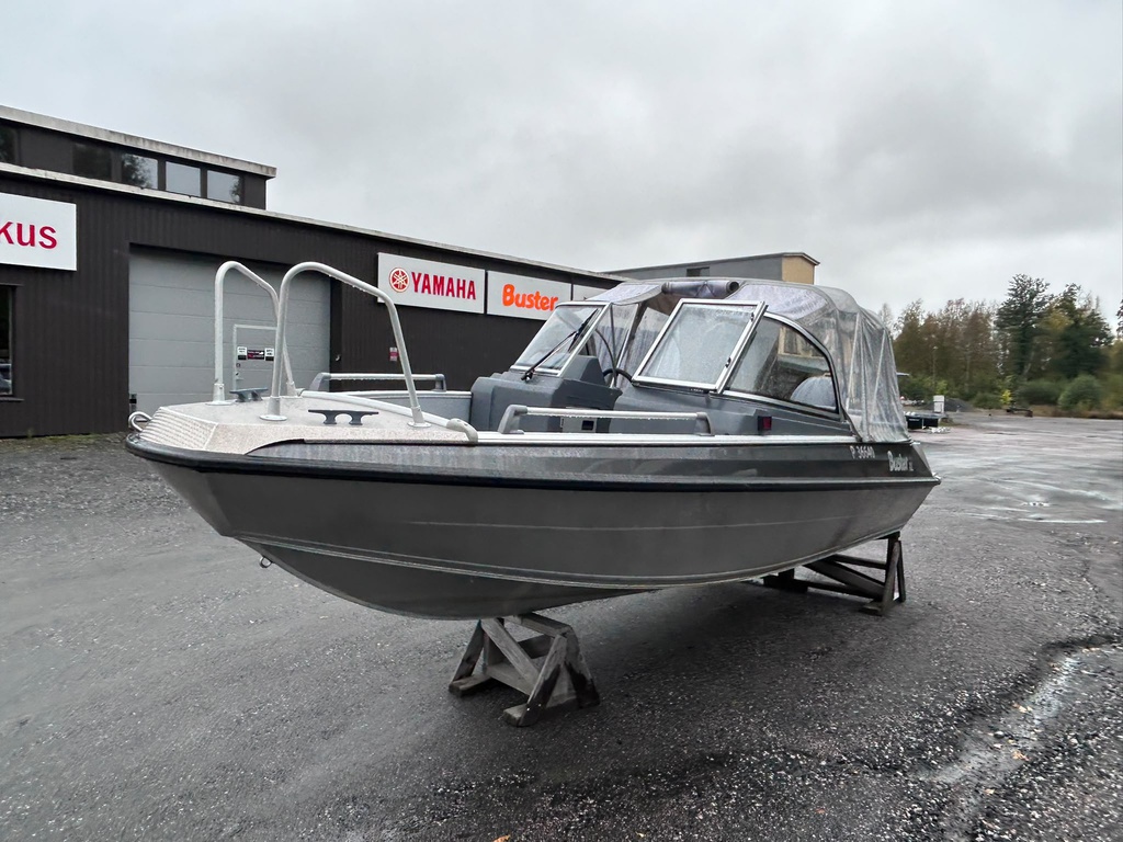 Buster XL + Yamaha F115