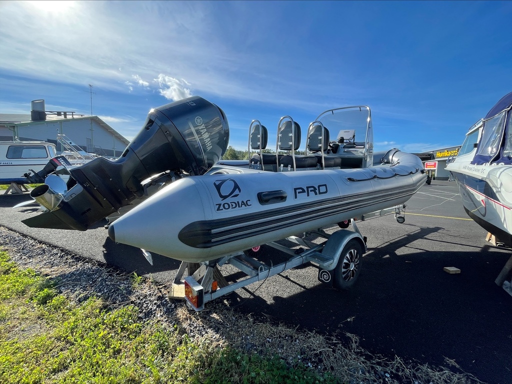 Zodiac PRO 650 + Yamaha 150 uusilla ponttooneilla