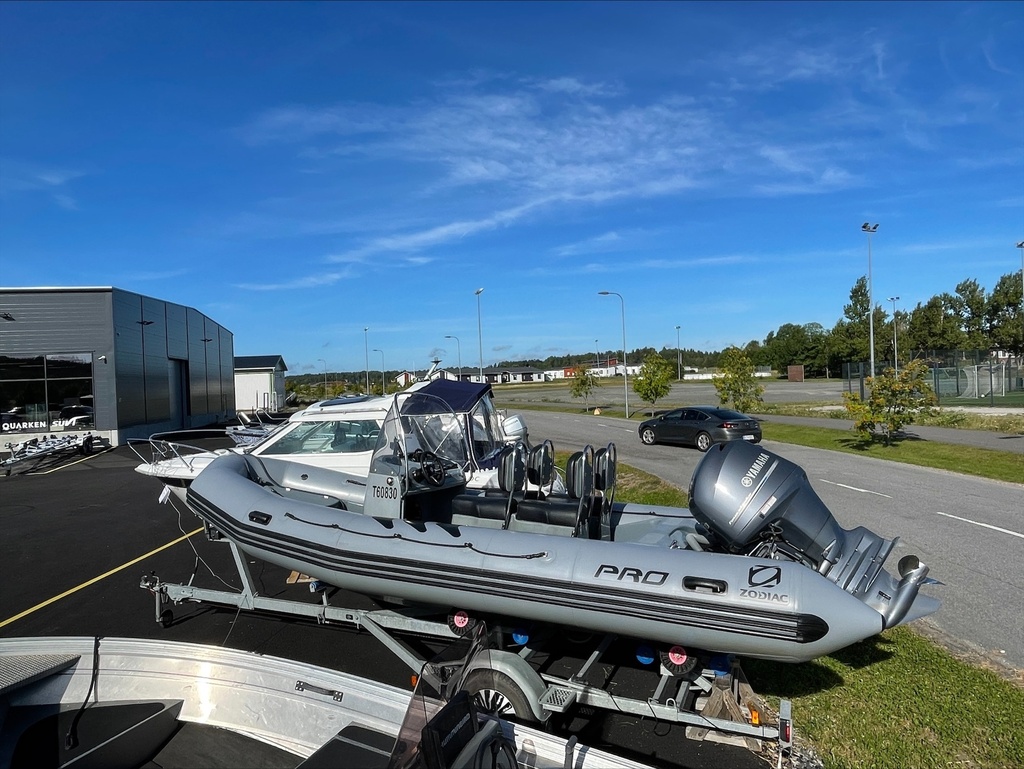 Zodiac PRO 650 + Yamaha 150 uusilla ponttooneilla