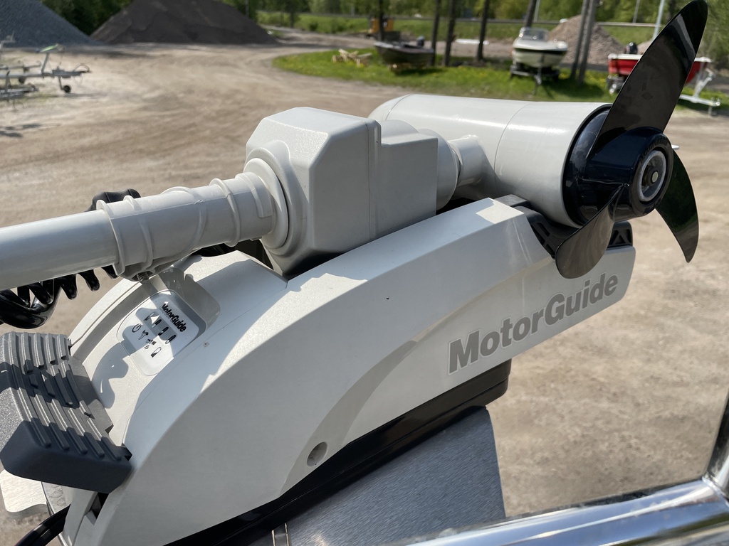 Buster XL V-MAX + Yamaha 115hv