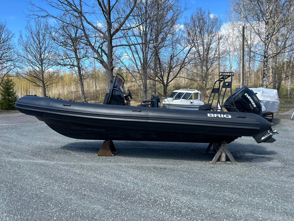 Brig Navigator 700 + Evinrude E-TEC 200