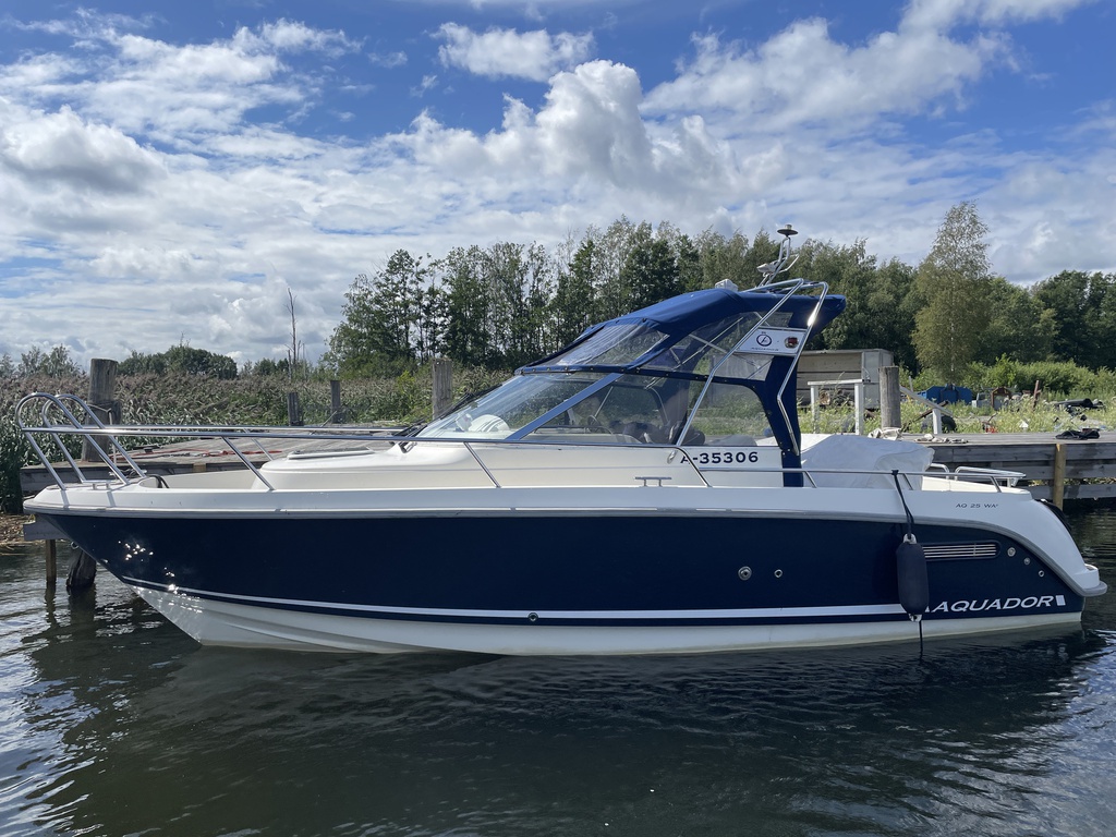 Aquador 25WAe + Mercruiser 320