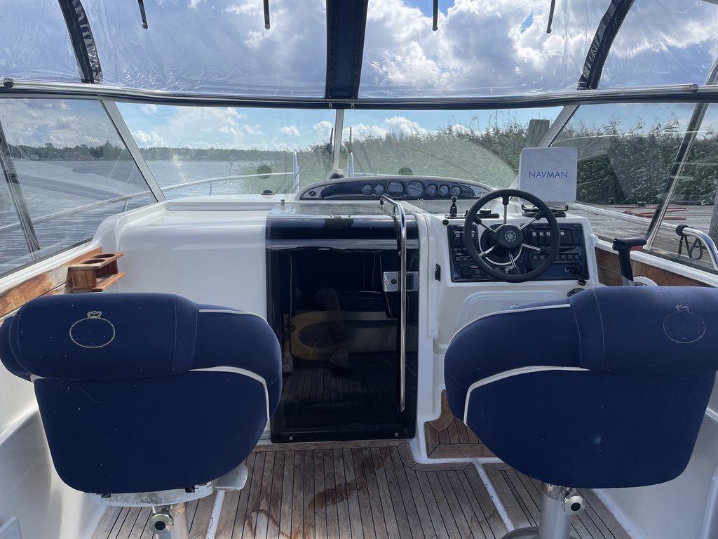 Aquador 25WAe + Mercruiser 320